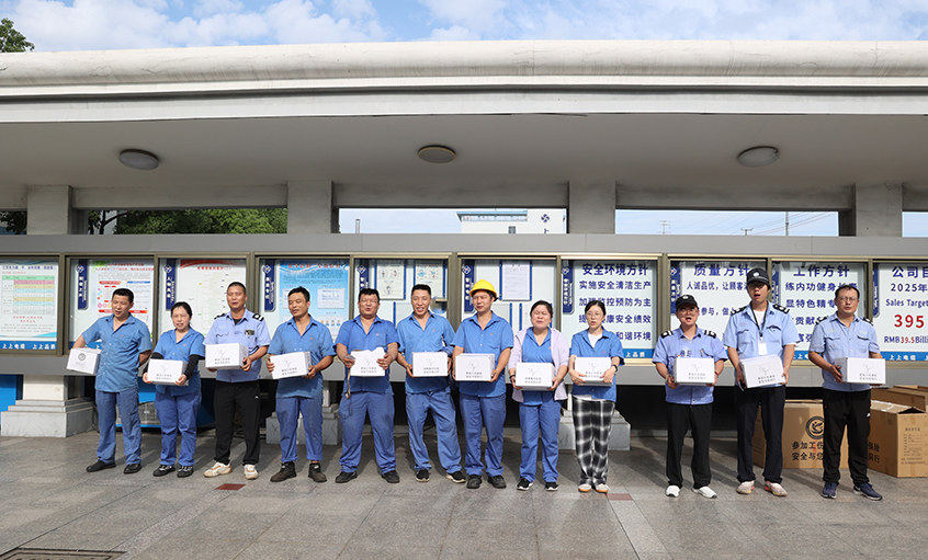 守护清静，，，，，，，，从“盔”最先--pg电子开展清静头盔发放活动